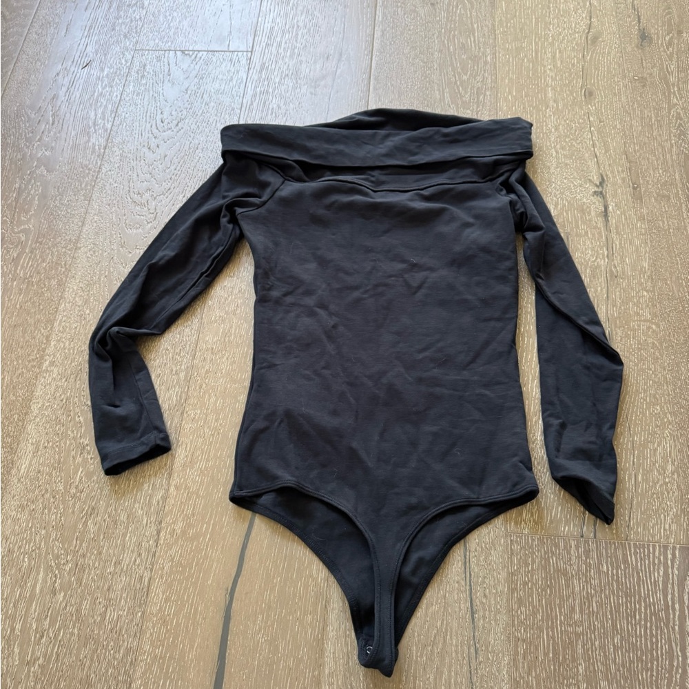 Abercrombie & Fitch off-shoulder black bodysuit - Picture 4 of 5